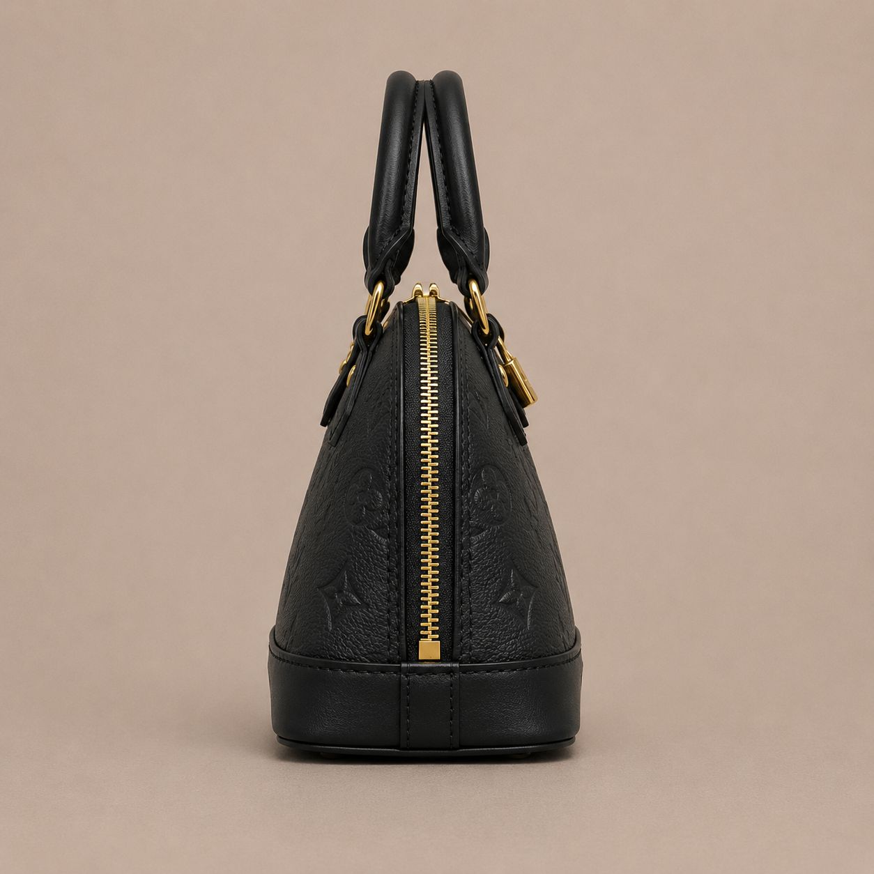 Louis Vuitto Alma BB (Black)